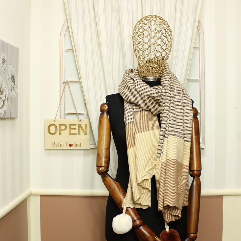Fashion, accesorii si bijuterii - Femei - Accesorii femei - Esarfe si fulare femei - Esarfa de dama, ButicCochet, din casmir, cu ciucuri din blanita, 200 x 75 cm, Maro - ES1506 - Infinity.ro