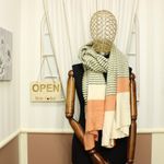 Fashion, accesorii si bijuterii - Femei - Accesorii femei - Esarfe si fulare femei - Esarfa de dama, ButicCochet, din casmir, cu ciucuri din blanita, 200 x 75 cm, Portocaliu - ES1507 - Infinity.ro