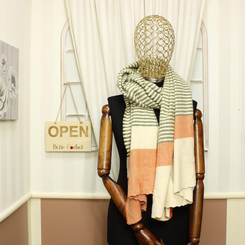 Fashion, accesorii si bijuterii - Femei - Accesorii femei - Esarfe si fulare femei - Esarfa de dama, ButicCochet, din casmir, cu ciucuri din blanita, 200 x 75 cm, Portocaliu - ES1507 - Infinity.ro