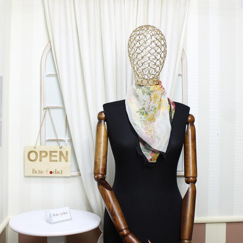 Fashion, accesorii si bijuterii - Femei - Accesorii femei - Esarfe si fulare femei - Esarfa de dama, Buticcochet, 60x60 cm, 40% matase 60% poliester, cu imprimeu floral, Multicolor - ES2020 - Infinity.ro