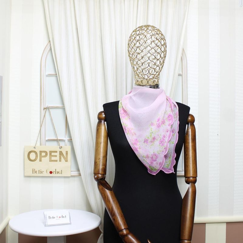 Fashion, accesorii si bijuterii - Femei - Accesorii femei - Esarfe si fulare femei - Esarfa de dama, Buticcochet, 60x60 cm, 40% matase 60% poliester, cu imprimeu floral, Roz - ES2018 - Infinity.ro