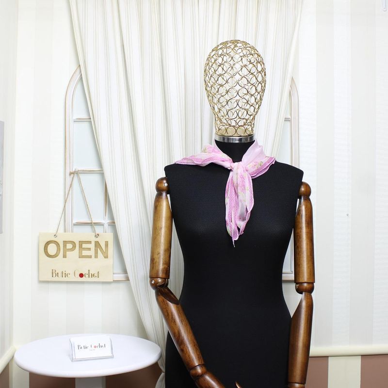 Fashion, accesorii si bijuterii - Femei - Accesorii femei - Esarfe si fulare femei - Esarfa de dama, Buticcochet, 60x60 cm, 40% matase 60% poliester, cu imprimeu floral, Roz - ES2018 - Infinity.ro