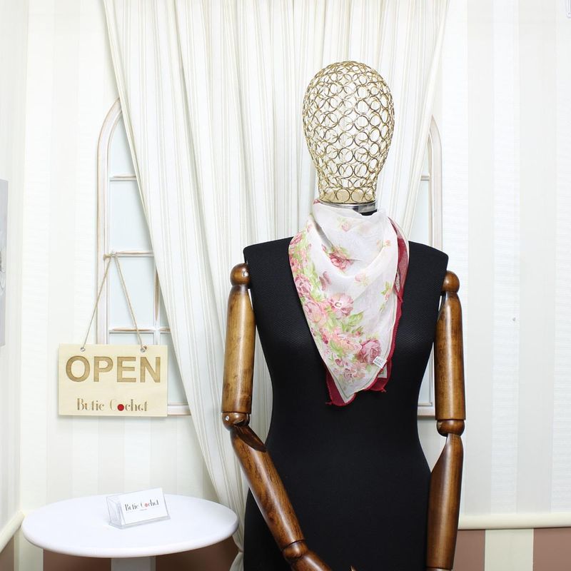 Fashion, accesorii si bijuterii - Femei - Accesorii femei - Esarfe si fulare femei - Esarfa de dama, Buticcochet, 60x60 cm, 40% matase 60% poliester, cu imprimeu floral, Visiniu - ES2023 - Infinity.ro