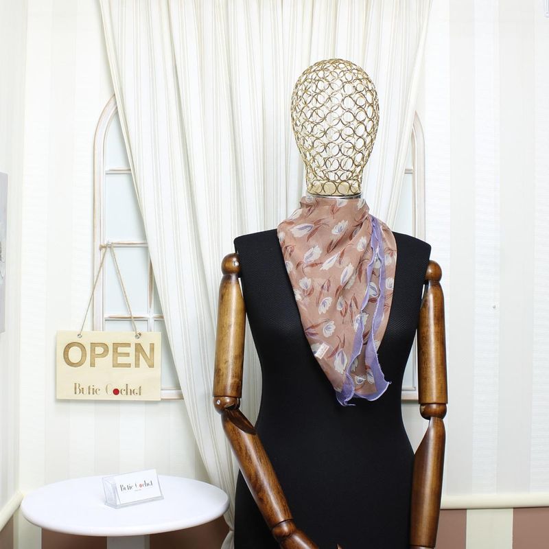 Fashion, accesorii si bijuterii - Femei - Accesorii femei - Esarfe si fulare femei - Esarfa de dama, Buticcochet, 60x60 cm, 40% matase 60% poliester, cu imprimeu floral, Maro - ES2024 - Infinity.ro