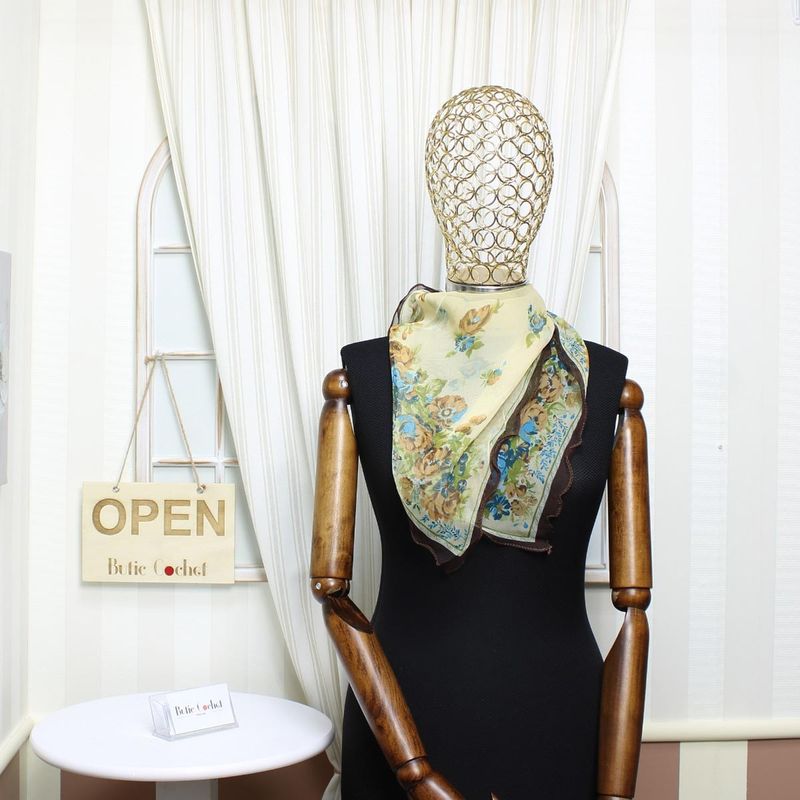 Fashion, accesorii si bijuterii - Femei - Accesorii femei - Esarfe si fulare femei - Esarfa de dama, Buticcochet, 60x60 cm, 40% matase 60% poliester, cu imprimeu floral, galben - ES2025 - Infinity.ro