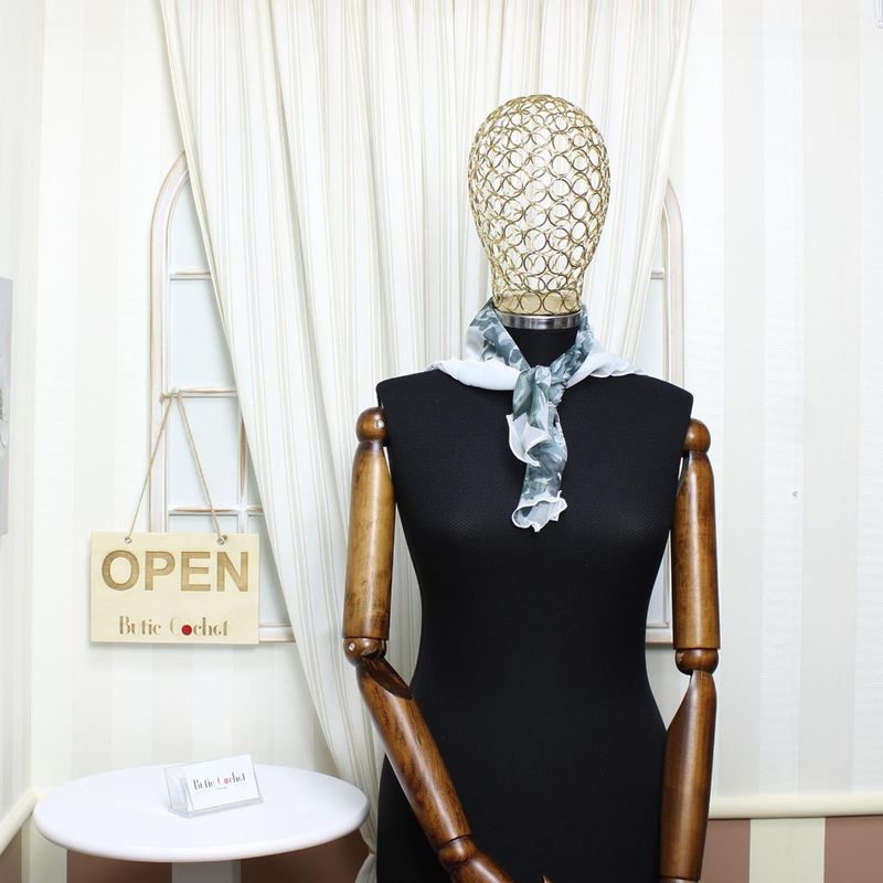 Fashion, accesorii si bijuterii - Femei - Accesorii femei - Esarfe si fulare femei - Esarfa de dama, Buticcochet, 60x60 cm, 40% matase 60% poliester, cu imprimeu floral, Gri - ES2027 - Infinity.ro