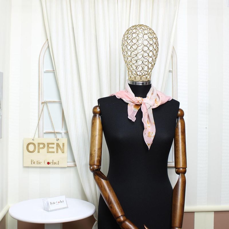 Fashion, accesorii si bijuterii - Femei - Accesorii femei - Esarfe si fulare femei - Esarfa de dama, Buticcochet, 60x60 cm, 40% matase 60% poliester, cu imprimeu floral, Roz - ES2031 - Infinity.ro