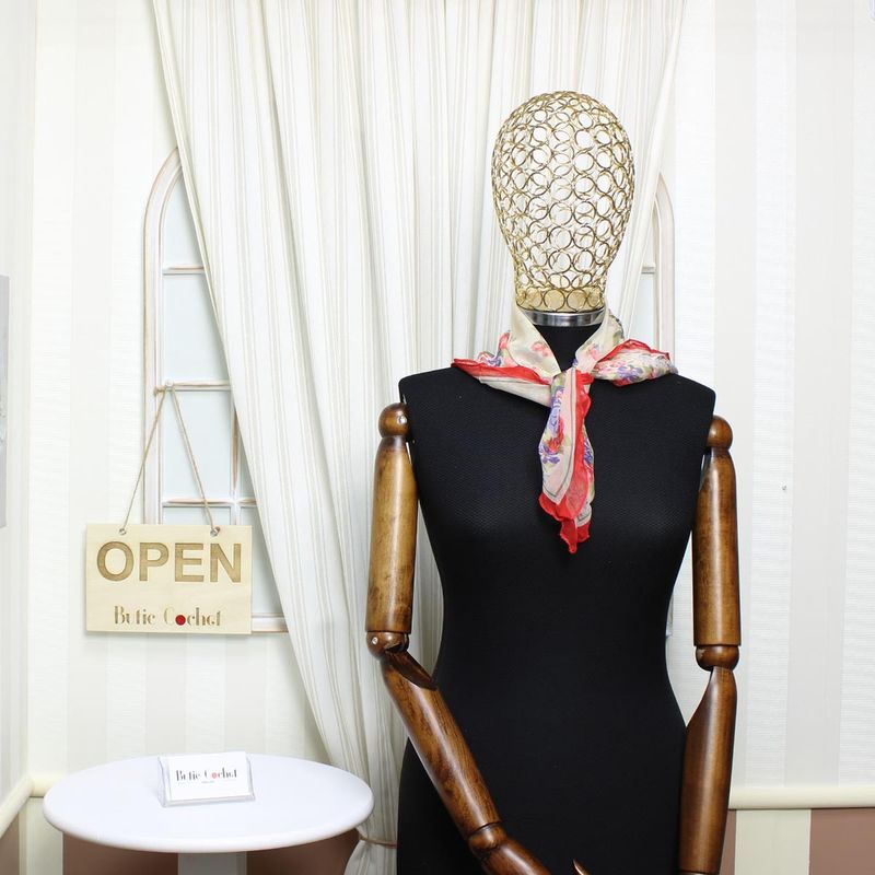 Fashion, accesorii si bijuterii - Femei - Accesorii femei - Esarfe si fulare femei - Esarfa de dama, Buticcochet, 60x60 cm, 40% matase 60% poliester, cu imprimeu floral, Crem - ES2034 - Infinity.ro