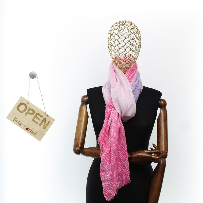 Fashion, accesorii si bijuterii - Femei - Accesorii femei - Esarfe si fulare femei - Esarfa de dama, cu model liniar, ButicCochet, 70% poliester 30% vascoza, Fucsia - ES2945 - Infinity.ro
