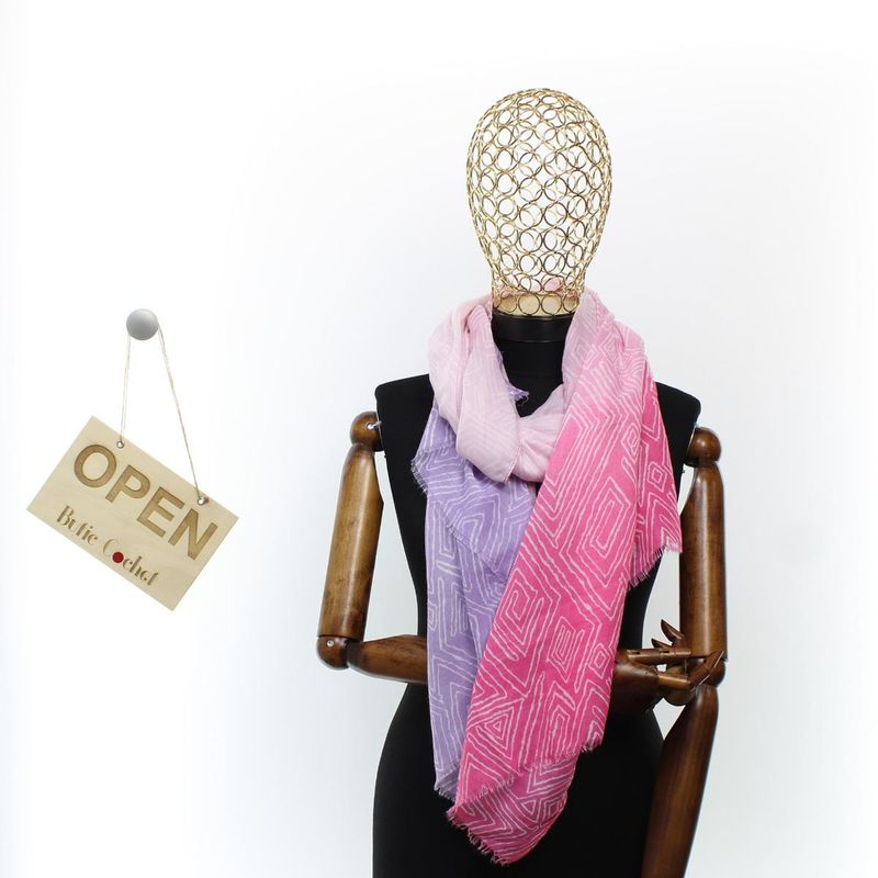 Fashion, accesorii si bijuterii - Femei - Accesorii femei - Esarfe si fulare femei - Esarfa de dama, cu model liniar, ButicCochet, 70% poliester 30% vascoza, Fucsia - ES2945 - Infinity.ro