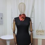 Fashion, accesorii si bijuterii - Femei - Accesorii femei - Esarfe si fulare femei - Batic de dama, 50x50 cm, Buticcochet, cu flroicele aurii, Rosu - ES1174 - Infinity.ro