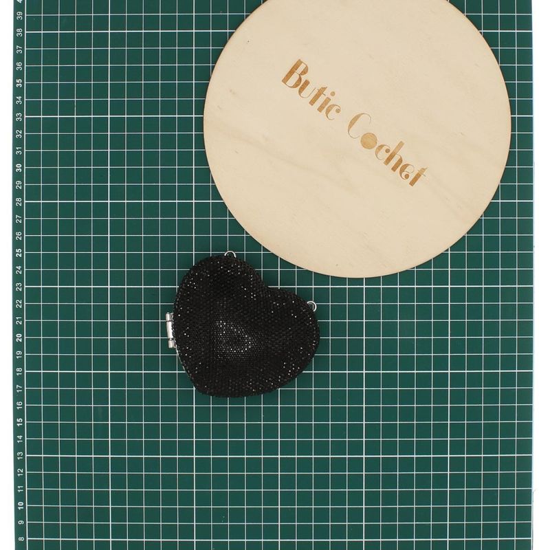 Fashion, accesorii si bijuterii - Femei - Accesorii femei - Genti si rucsacuri femei - Mini gentuta, de dama, din material sintetic, ButicCochet, 8x9x4 cm, inima cu strasuri, Negru - GND959 - Infinity.ro