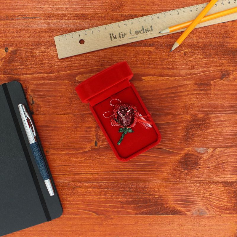 Market - Cadouri - Martisoare - Martisor Brosa, Buticcochet, din metal, Trandafir, 4x6 cm, Rosu - MR570 - Infinity.ro