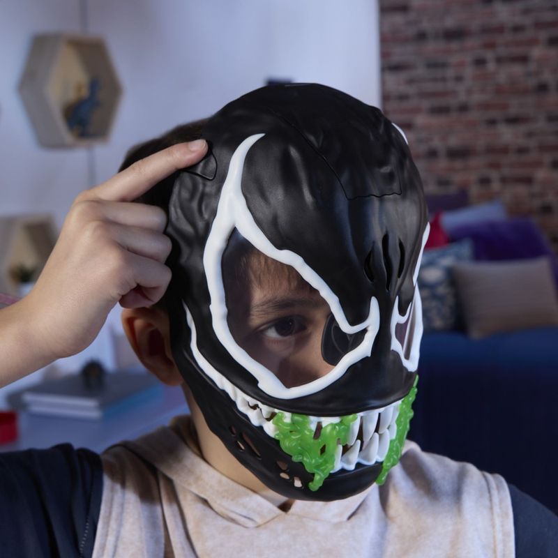 Jucarii, Copii si Bebe - Jucarii si jocuri - Jucarii & jocuri educative - Jucarii interactive - Marvel Spiderman Masca Glow in the Dark Venom Interactiva - Infinity.ro
