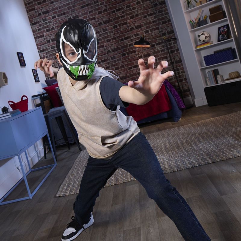 Jucarii, Copii si Bebe - Jucarii si jocuri - Jucarii & jocuri educative - Jucarii interactive - Marvel Spiderman Masca Glow in the Dark Venom Interactiva - Infinity.ro