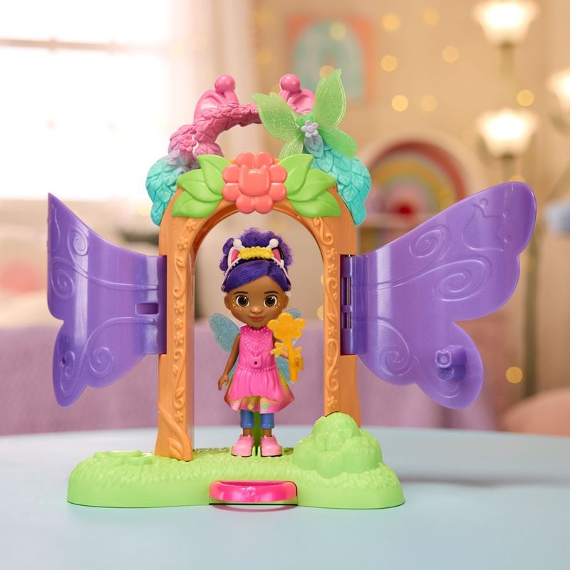Jucarii, Copii si Bebe - Jucarii si jocuri - Figurine - Gabbys Dollhouse Fairylandia Set de Joaca Revelatia Magica cu Figurine si Accesorii - Infinity.ro