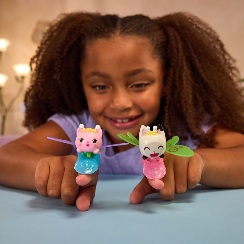 Jucarii, Copii si Bebe - Jucarii si jocuri - Figurine - Gabbys Dollhouse Fairylandia Set de Joaca Zana Pisicutei cu Figurine si Accesorii - Infinity.ro