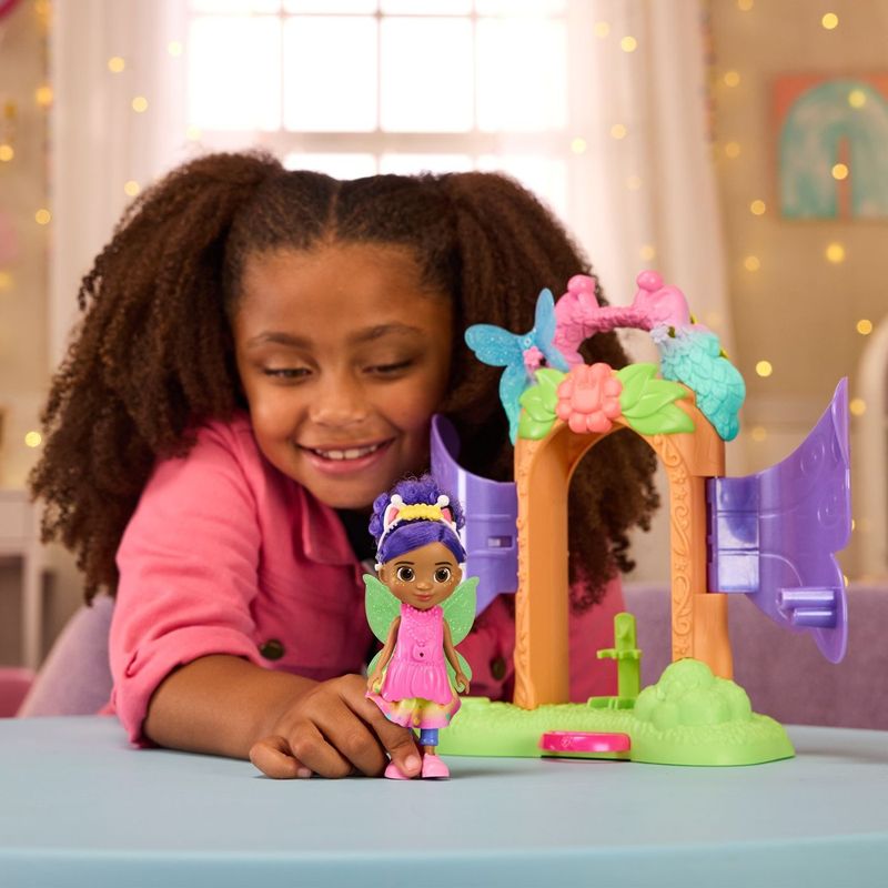 Jucarii, Copii si Bebe - Jucarii si jocuri - Figurine - Gabbys Dollhouse Fairylandia Set de Joaca Revelatia Magica cu Figurine si Accesorii - Infinity.ro