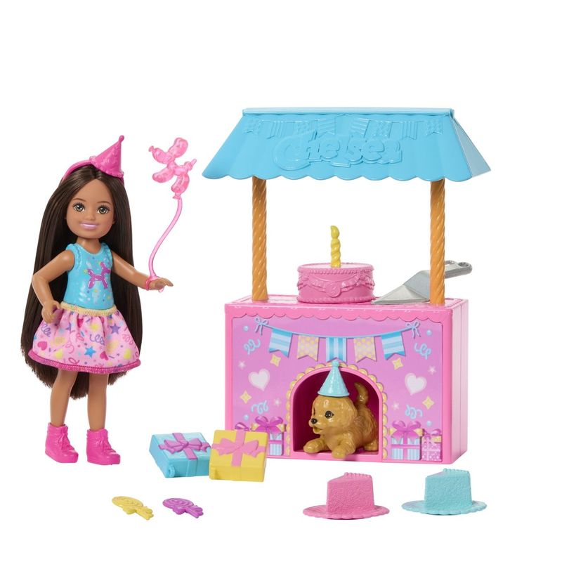 Jucarii, Copii si Bebe - Jucarii si jocuri - Papusi si accesorii - Papusi - Barbie Family and Friends Set Clubul lui Chelsea Zi de Nastere - Infinity.ro