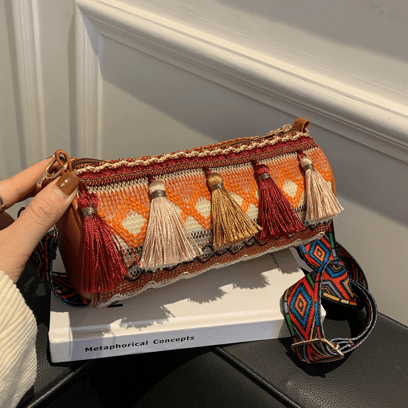 Fashion, accesorii si bijuterii - Femei - Accesorii femei - Genti si rucsacuri femei - Geanta de Umar Dama, Model Etnic Colorat, cu Ciucuri Decorativi si Bretea Reglabila Lata, Portocalie, 21.5x10x10 cm - Infinity.ro