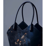 Fashion, accesorii si bijuterii - Femei - Accesorii femei - Genti si rucsacuri femei - Geanta Dama din Satin, Model Trapez, Imprimeu Floral, Neagra - Infinity.ro