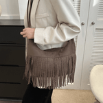 Fashion, accesorii si bijuterii - Femei - Accesorii femei - Genti si rucsacuri femei - Geanta Dama de Umar cu Franjuri, Stil Boho Chic, Material Tip Piele Ecologica Intoarsa, Maro, 34.5x33.5x20 cm - Infinity.ro