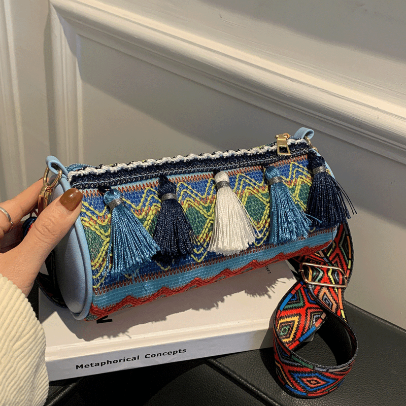 Fashion, accesorii si bijuterii - Femei - Accesorii femei - Genti si rucsacuri femei - Geanta de Umar Dama, Model Etnic Colorat, cu Ciucuri Decorativi si Bretea Reglabila Lata, Albastra, 21.5x10x10 cm - Infinity.ro