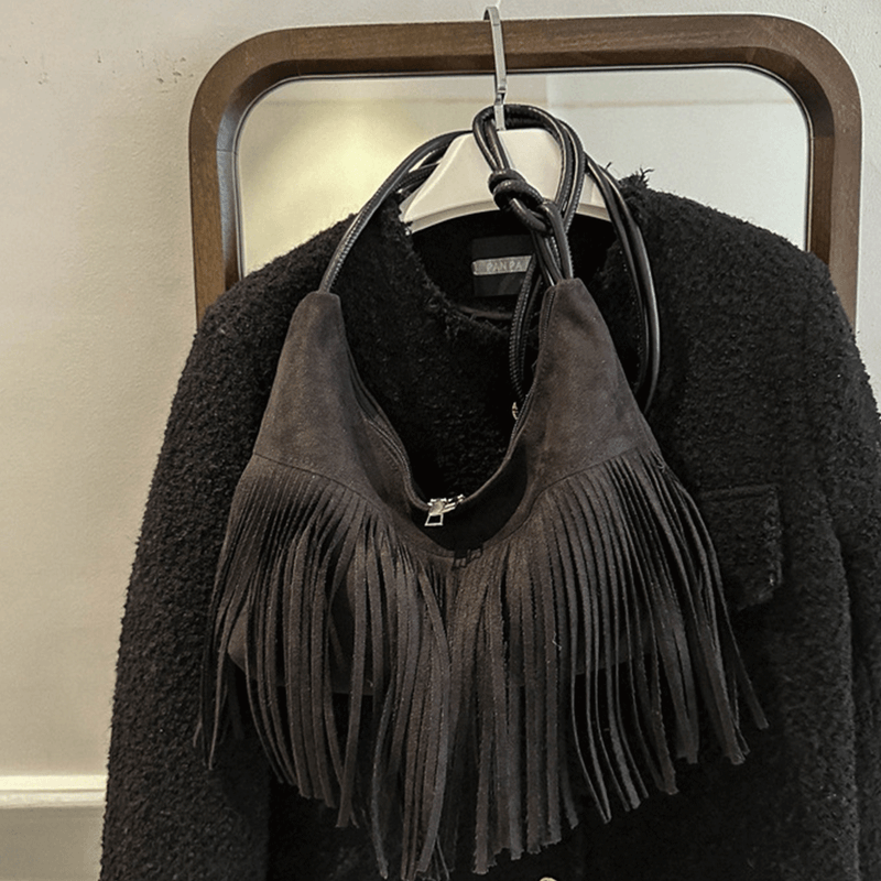 Fashion, accesorii si bijuterii - Femei - Accesorii femei - Genti si rucsacuri femei - Geanta Dama de Umar cu Franjuri, Stil Boho Chic, Material Tip Piele Ecologica Intoarsa, Neagra, 34.5x33.5x20 cm - Infinity.ro