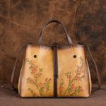 Fashion, accesorii si bijuterii - Femei - Accesorii femei - Genti si rucsacuri femei - Geanta Premium de Piele Naturala pentru Dama, Model cu Flori Delicate, Maro, 31x23x13.5 cm - Infinity.ro