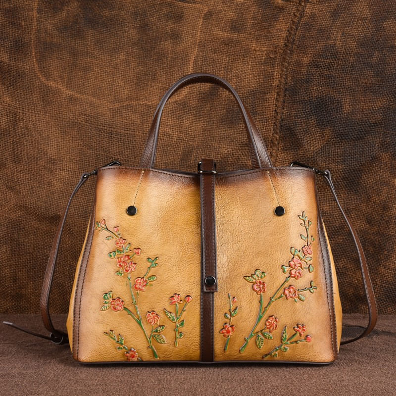 Fashion, accesorii si bijuterii - Femei - Accesorii femei - Genti si rucsacuri femei - Geanta Premium de Piele Naturala pentru Dama, Model cu Flori Delicate, Maro, 31x23x13.5 cm - Infinity.ro