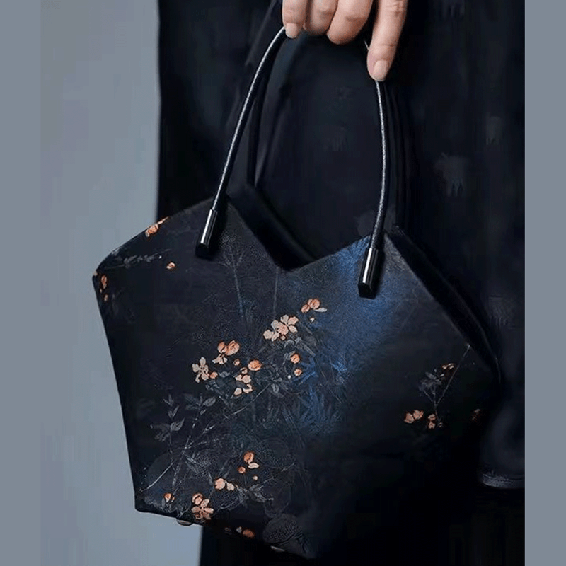 Fashion, accesorii si bijuterii - Femei - Accesorii femei - Genti si rucsacuri femei - Geanta Dama din Satin, Model Trapez, Imprimeu Floral, Neagra - Infinity.ro