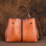 Fashion, accesorii si bijuterii - Femei - Accesorii femei - Genti si rucsacuri femei - Geanta Premium de Piele Naturala pentru Dama, Model cu Flori Delicate, Maro, 31x23x13.5 cm - Infinity.ro