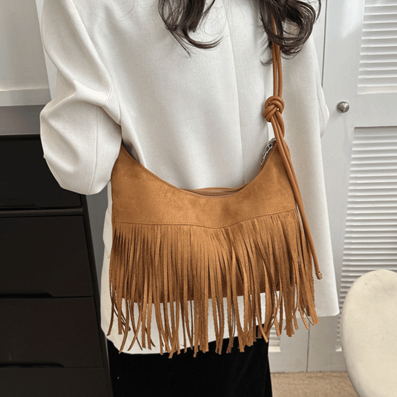 Fashion, accesorii si bijuterii - Femei - Accesorii femei - Genti si rucsacuri femei - Geanta Dama de Umar cu Franjuri, Stil Boho Chic, Material Tip Piele Ecologica Intoarsa, Maro, 34.5x33.5x20 cm - Infinity.ro