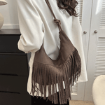 Fashion, accesorii si bijuterii - Femei - Accesorii femei - Genti si rucsacuri femei - Geanta Dama de Umar cu Franjuri, Stil Boho Chic, Material Tip Piele Ecologica Intoarsa, Maro, 34.5x33.5x20 cm - Infinity.ro