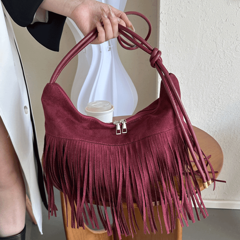 Fashion, accesorii si bijuterii - Femei - Accesorii femei - Genti si rucsacuri femei - Geanta Dama de Umar cu Franjuri, Stil Boho Chic, Material Tip Piele Ecologica Intoarsa, 34.5x33.5x20 cm - Infinity.ro