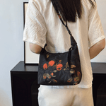 Fashion, accesorii si bijuterii - Femei - Accesorii femei - Genti si rucsacuri femei - Geanta Dama Casual cu Imprimeu Floral Vintage din Material Textil, Model Crossbody, Neagra, Rosu, 19x22x7 cm - Infinity.ro