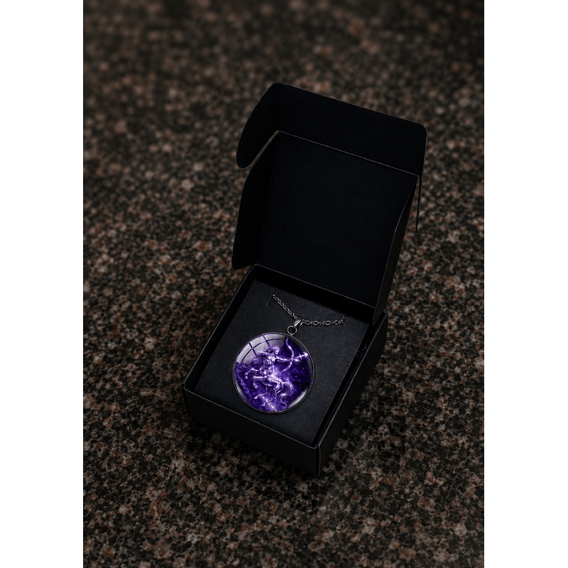 Fashion, accesorii si bijuterii - Femei - Bijuterii femei - Coliere femei - Colier cu pandantiv, in cutie cadou cu sigiliu, bijuterie dama, zodia Sagetator CL1S - Infinity.ro
