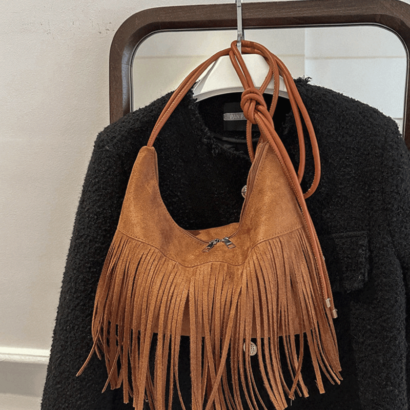 Fashion, accesorii si bijuterii - Femei - Accesorii femei - Genti si rucsacuri femei - Geanta Dama de Umar cu Franjuri, Stil Boho Chic, Material Tip Piele Ecologica Intoarsa, Maro, 34.5x33.5x20 cm - Infinity.ro