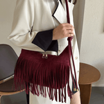 Fashion, accesorii si bijuterii - Femei - Accesorii femei - Genti si rucsacuri femei - Geanta Dama de Umar cu Franjuri, Stil Boho Chic, Material Tip Piele Ecologica Intoarsa, 34.5x33.5x20 cm - Infinity.ro