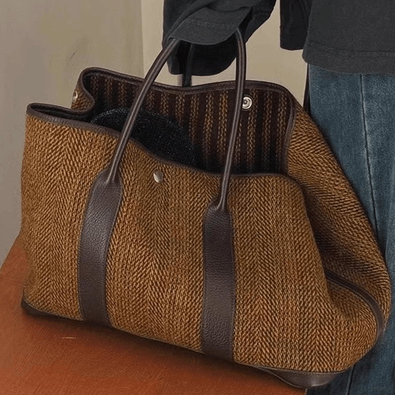 Fashion, accesorii si bijuterii - Femei - Accesorii femei - Genti si rucsacuri femei - Geanta Dama, Stil Shopper Tote, cu Manere Duble si Inchidere prin Capse, Maro - Infinity.ro