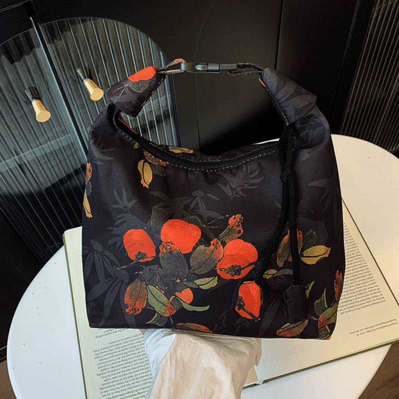 Fashion, accesorii si bijuterii - Femei - Accesorii femei - Genti si rucsacuri femei - Geanta Dama Casual cu Imprimeu Floral Vintage din Material Textil, Model Crossbody, Neagra, Rosu, 19x22x7 cm - Infinity.ro