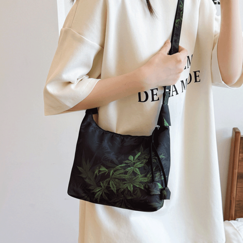 Fashion, accesorii si bijuterii - Femei - Accesorii femei - Genti si rucsacuri femei - Geanta Dama Casual cu Imprimeu Floral Vintage din Material Textil, Model Crossbody, Neagra, Verde, 19x22x7 cm - Infinity.ro