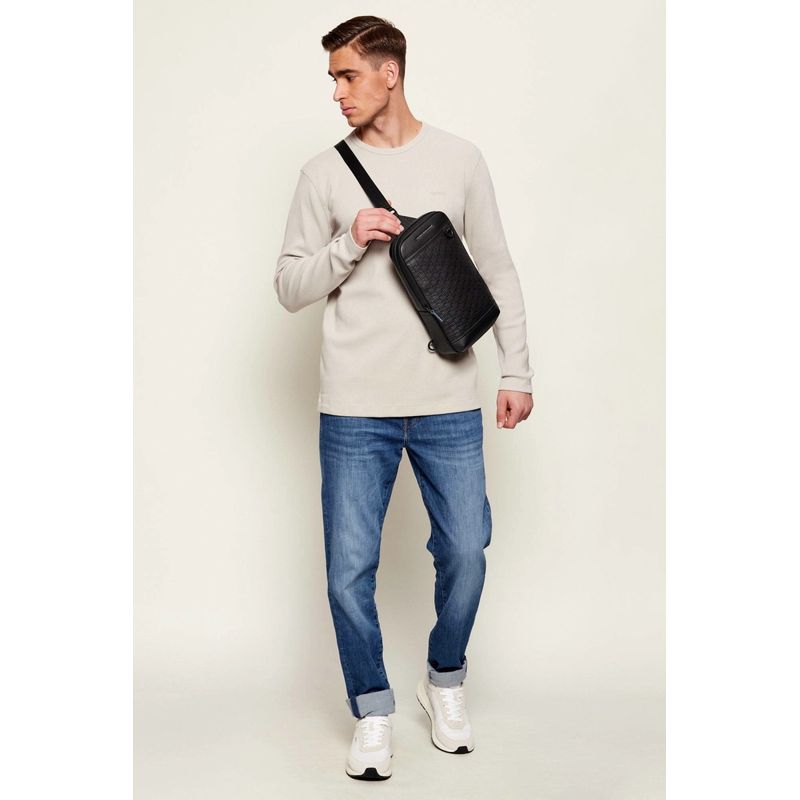 Fashion, accesorii si bijuterii - Barbati - Accesorii barbati - Genti si rucsacuri barbati - Geanta Crossbody Tommy Hilfiger AM0AM14024 Negru 32 x 20 x 8 cm - Infinity.ro