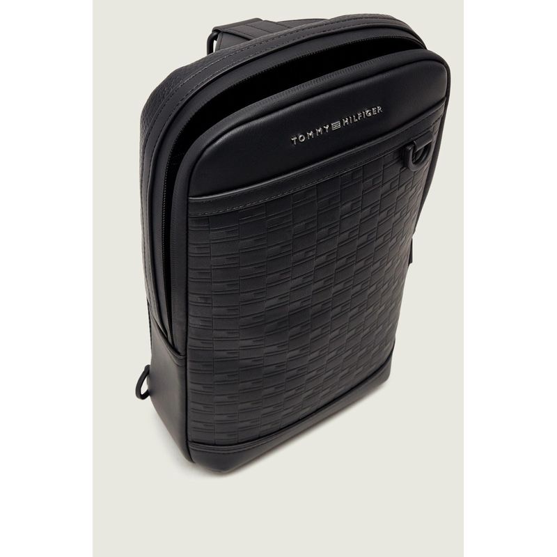 Fashion, accesorii si bijuterii - Barbati - Accesorii barbati - Genti si rucsacuri barbati - Geanta Crossbody Tommy Hilfiger AM0AM14024 Negru 32 x 20 x 8 cm - Infinity.ro