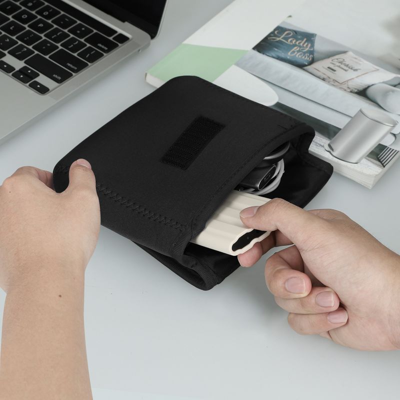 PC, gaming si accesorii - Retelistica - Cabluri si accesorii - Geanta organizatoare cabluri Kwmobile, protectie la socuri si zgarieturi, neopren si textil, negru - Infinity.ro