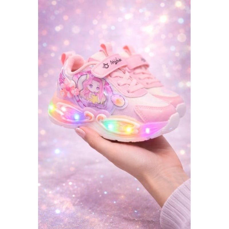 Fashion, accesorii si bijuterii - Copii - Incaltaminte copii - Sneakers si tenisi copii - Adidasi pentru fetite, roz cu luminite LED Marimea 21 - Roz - Infinity.ro