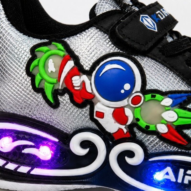 Fashion, accesorii si bijuterii - Copii - Incaltaminte copii - Pantofi copii - Adidasi cu lumini LED pentru baieti, Cosmonaut, Piele ecologica, Multicolor Marimea 27 - Infinity.ro