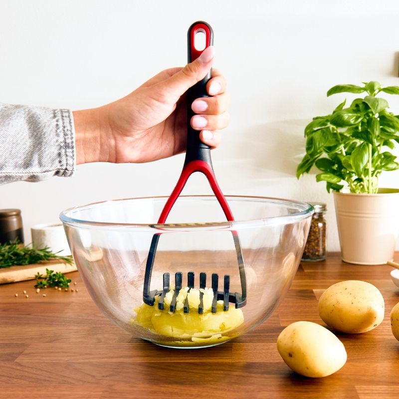 Casa si Gradina - Bucatarie si vesela - Ustensile bucatarie - Prese si storcatoare manuale - Zdrobitor de cartofi Tefal Ingenio+ K1980934, compatibilitate cu masina de spalat vase, plastic, negru & rosu - Infinity.ro