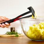 Casa si Gradina - Bucatarie si vesela - Ustensile bucatarie - Prese si storcatoare manuale - Zdrobitor de cartofi Tefal Ingenio+ K1980934, compatibilitate cu masina de spalat vase, plastic, negru & rosu - Infinity.ro