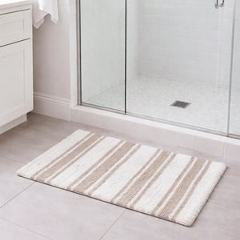 Casa si Gradina - Textile si covoare - Covoare - Covorase baie - Covoras Baie Bej cu Dungi Albe 60x40cm - Infinity.ro